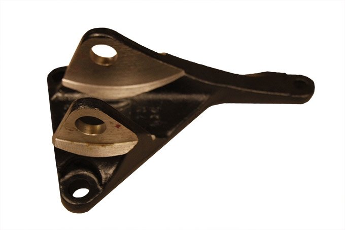 Uchwyt wahacza centralnego do ramy lewy Defender / Discovery / RR