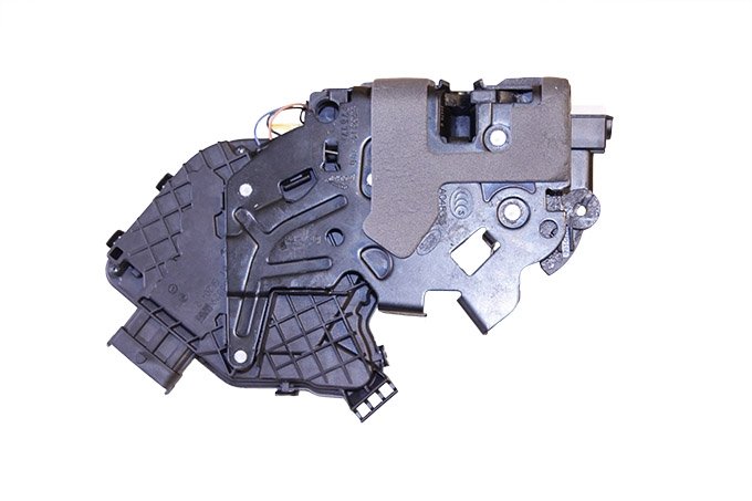 Zamek drzwi przód lewych (with passive entry, double locking power latch with soft close)