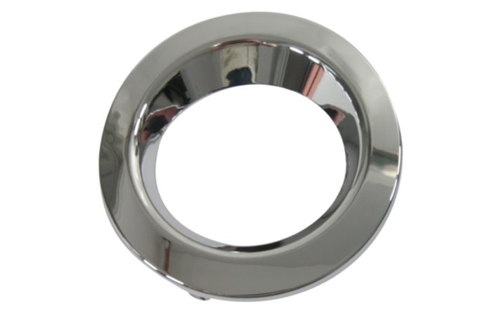 Maskownica reflektora przeciwmgielnego w zderzaku RR L322 od 2006 (VIN:6A000001) do 2009 (VIN:9A999999) prawa (chrom)