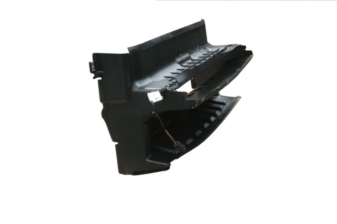 Wlot powietrza chłodnicy Discovery 3 2,7 diesel środkowy (z czujnikiem temperatury)