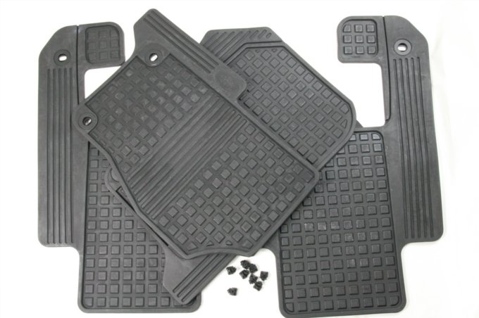 Dywaniki gumowe Discovery 3 do 2007 (VIN: 7A999999) kpl. na auto