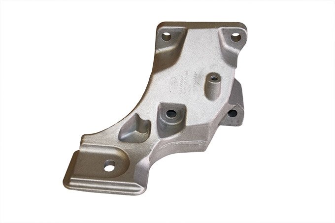 Wspornik poduszki mocowania silnika prawy 2,7 TDV6 Discovery 3 / RR Sport