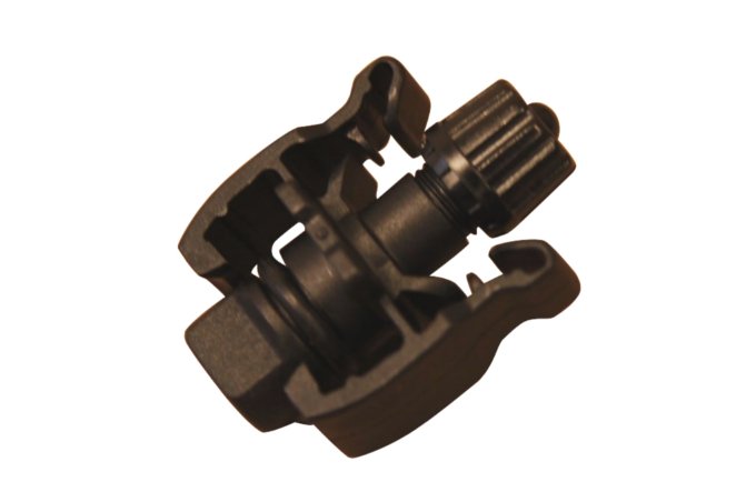 Adaptor podłączenia przewodu odpowietrzenia do wlotu powietrza kolektora ssącego 2,7 / 3,0 diesel Discovery 3 / Discovery 4 / RR Sport