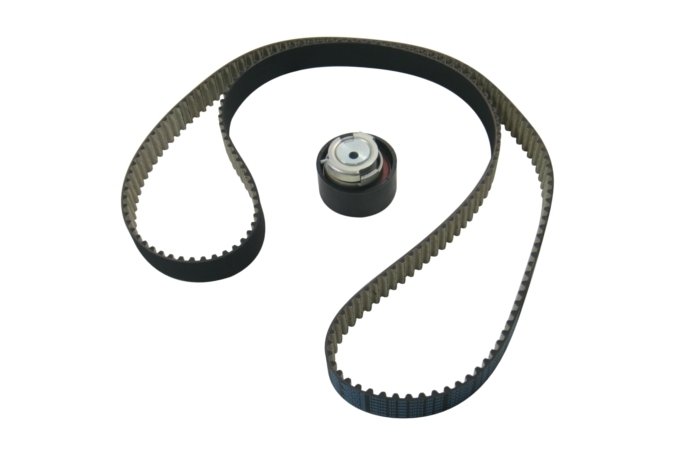 Pasek rozrządu przód z napinaczem  (do montażu wymagana śruba C2S44882)