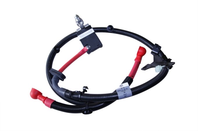 Przewód elektryczny plusowy akumulatora 5,0 V8 benzyna Discovery 4 do 2013 (VIN:DA999999) / RR Sport od 2010 (VIN:AA000001)