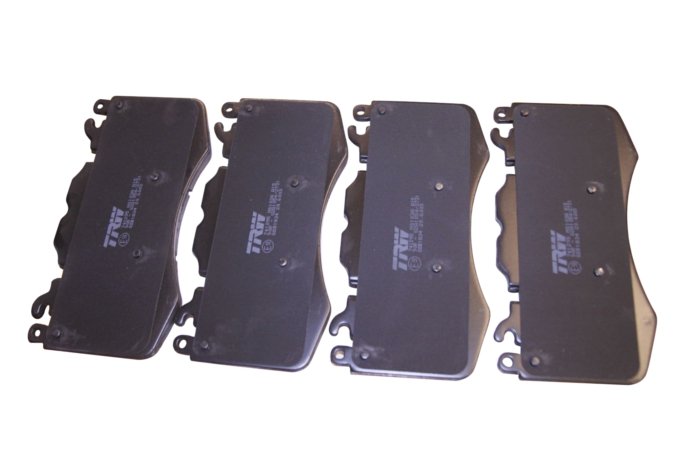 Klocki hamulcowe przód (20 cali) RR L322 5,0 SC V8 / 4,4 V8 diesel / RR Sport 5,0 SC V8 / RR L405 do 2017 (VIN:HA999999) / RR Sport od 2014 do 2017 (VIN:HA999999)