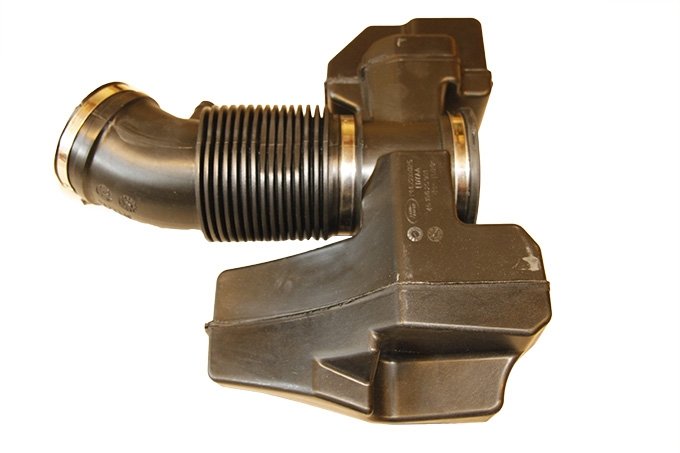 Rura powietrza od obudowy filtra 4,4 V8 Discovery 3 / RR Sport