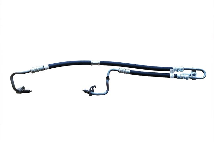 Przewód olejowy od pompy serwo do przekładni kierowniczej 2,7 diesel Discovery 3 od 2007 (VIN:7A000001) / Discovery 4