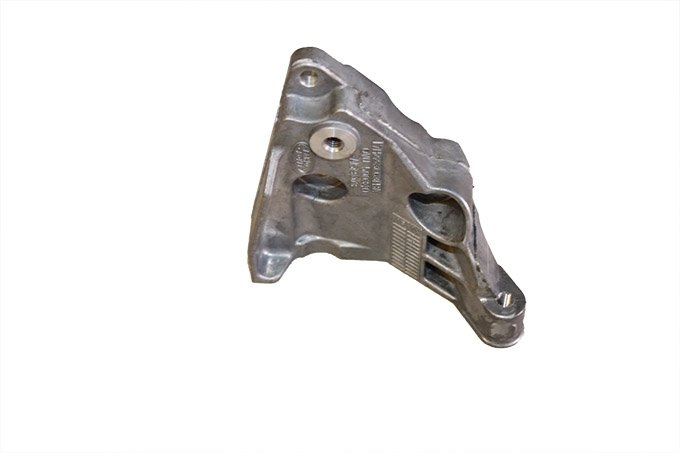 Wspornik mocowania pompy wspomagania diesel 2,7/3,0 TDV6 Discovery 3 od 2006 (VIN:6A412019) / Discovery 4 /  RR Sport od 2007 (VIN:7A000001) / RR Sport od 2010