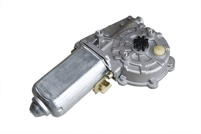 Silnik podnośnika szyby drzwi przód lewe Discovery do 91 (VIN:HA008666) / RR do 90 (VIN:GA399972)