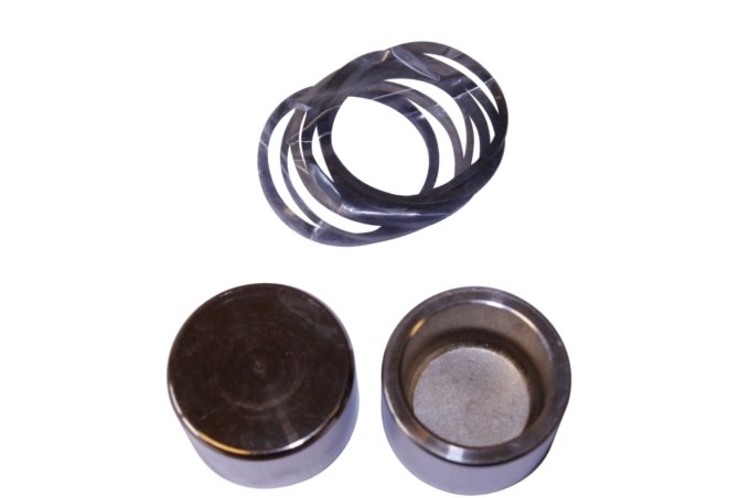 Zestaw naprawczy zacisku hamulcowego tył z 2 tłoczkami Defender 110/130 od 2001 (VIN:1A614448) (średnica tłoczka: 46mm)