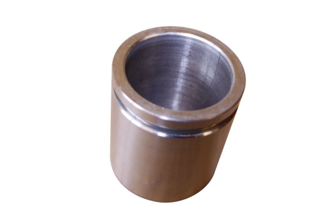 Tłoczek zacisku hamulcowego przód Discovery II od 2003 (VIN: 3A000001)