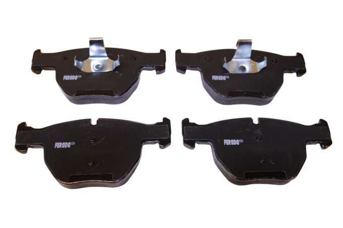 Klocki hamulcowe przód 3,0D / 4,4 M62 V8 RR L322 do 2005 (VIN:5A999999)