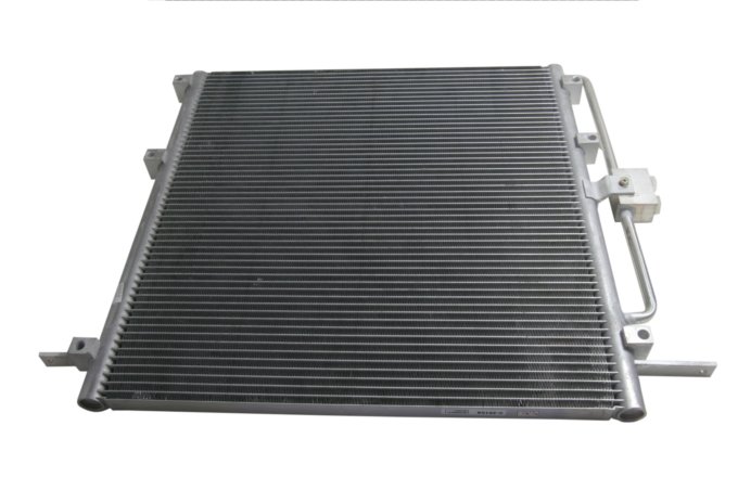Chłodnica klimatyzacji RR P38 benzyna (wszystkie) / diesel do 2000 (VIN: YA447505)