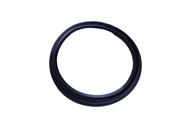 Uszczelka pompy paliwa w zbiorniku plastikowym